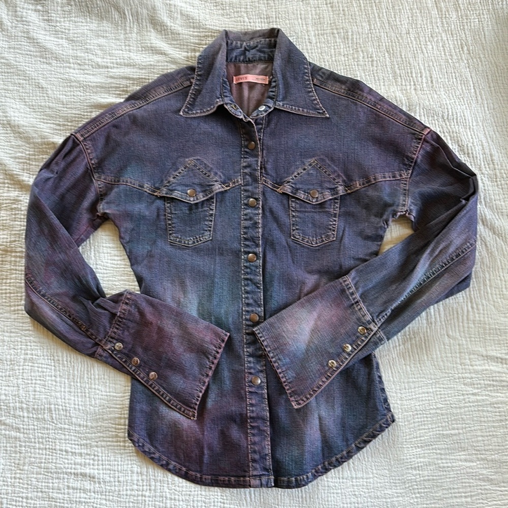 Unique Levi’s Bell Sleeved denim top
